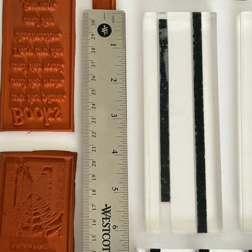 N/A unmounted red